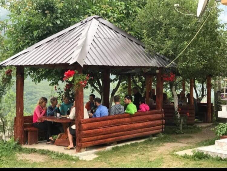 Dedushi Guesthouse &Wood Cabins-Camping Place Gusinje Exterior foto