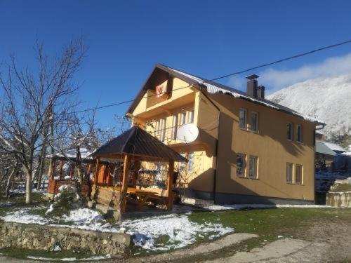 Dedushi Guesthouse &Wood Cabins-Camping Place Gusinje Exterior foto