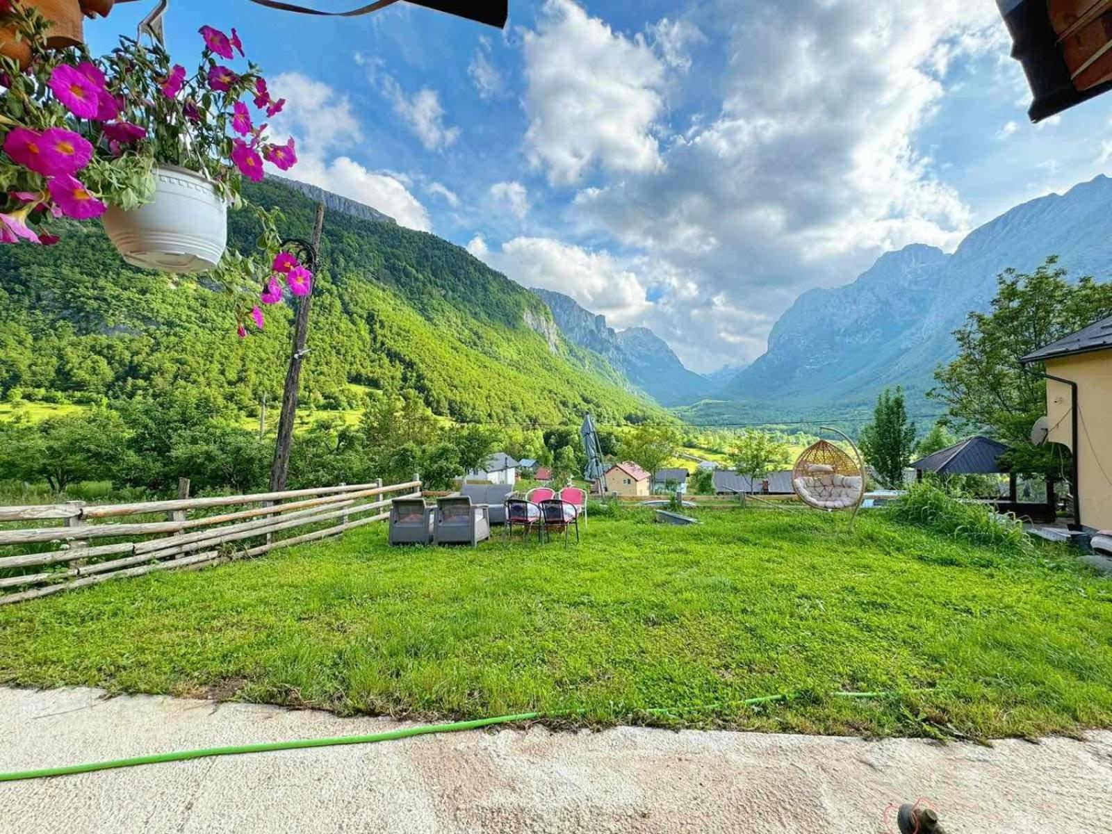 Dedushi Guesthouse &Wood Cabins-Camping Place Gusinje Exterior foto